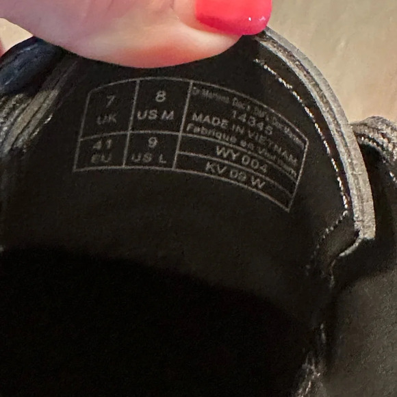 Dr Martens NWT size 41 - Picture 4 of 11